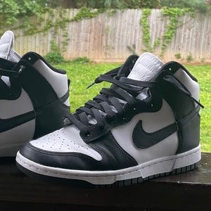 Nike Dunk sz 8 Men , 9.5 Women